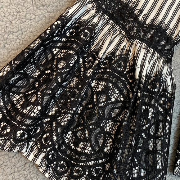 Zara Woman Striped Top Lace Overlay Size Large Black & White Bell Sleeves - Picture 8 of 16